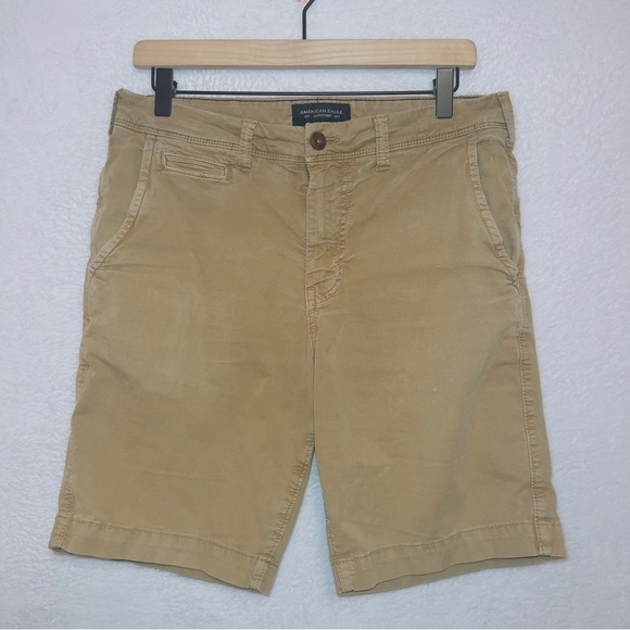 Men’s American Eagle Khaki Flat Front Classic Fit Shorts size 31 - Picture 1 of 5